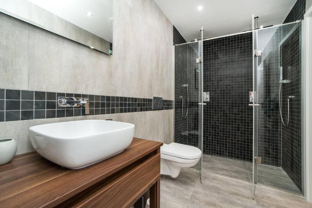 Old Town 1 Bedroom Oasis With Ac And Double Shower 布拉格 外观 照片