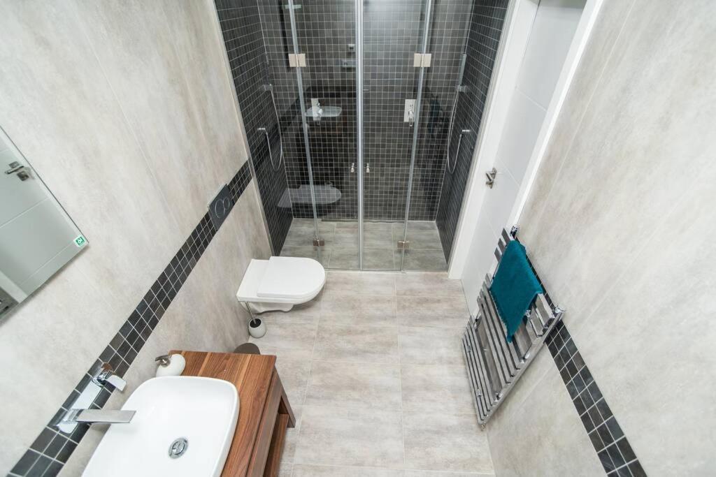 Old Town 1 Bedroom Oasis With Ac And Double Shower 布拉格 外观 照片